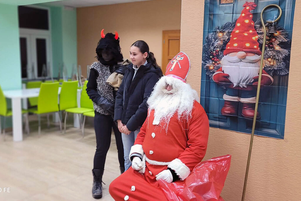 b6d75e53-7081-4b99-af34-7c3fadad1288